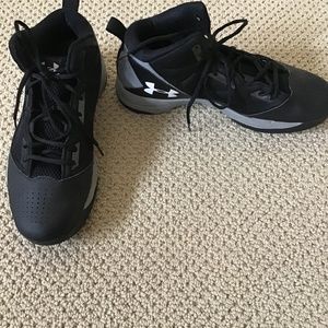 Under Armout High Top Basketball Ahoes
